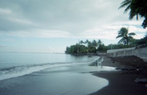 34 Royal Tahitian black beach