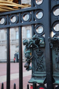 22 (285) cherubs at Buckingham Palace