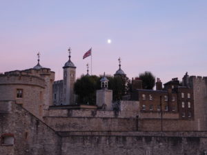 69 975 Tower of London by moonlight