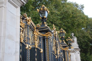 78 Buckingham Palace gates 277